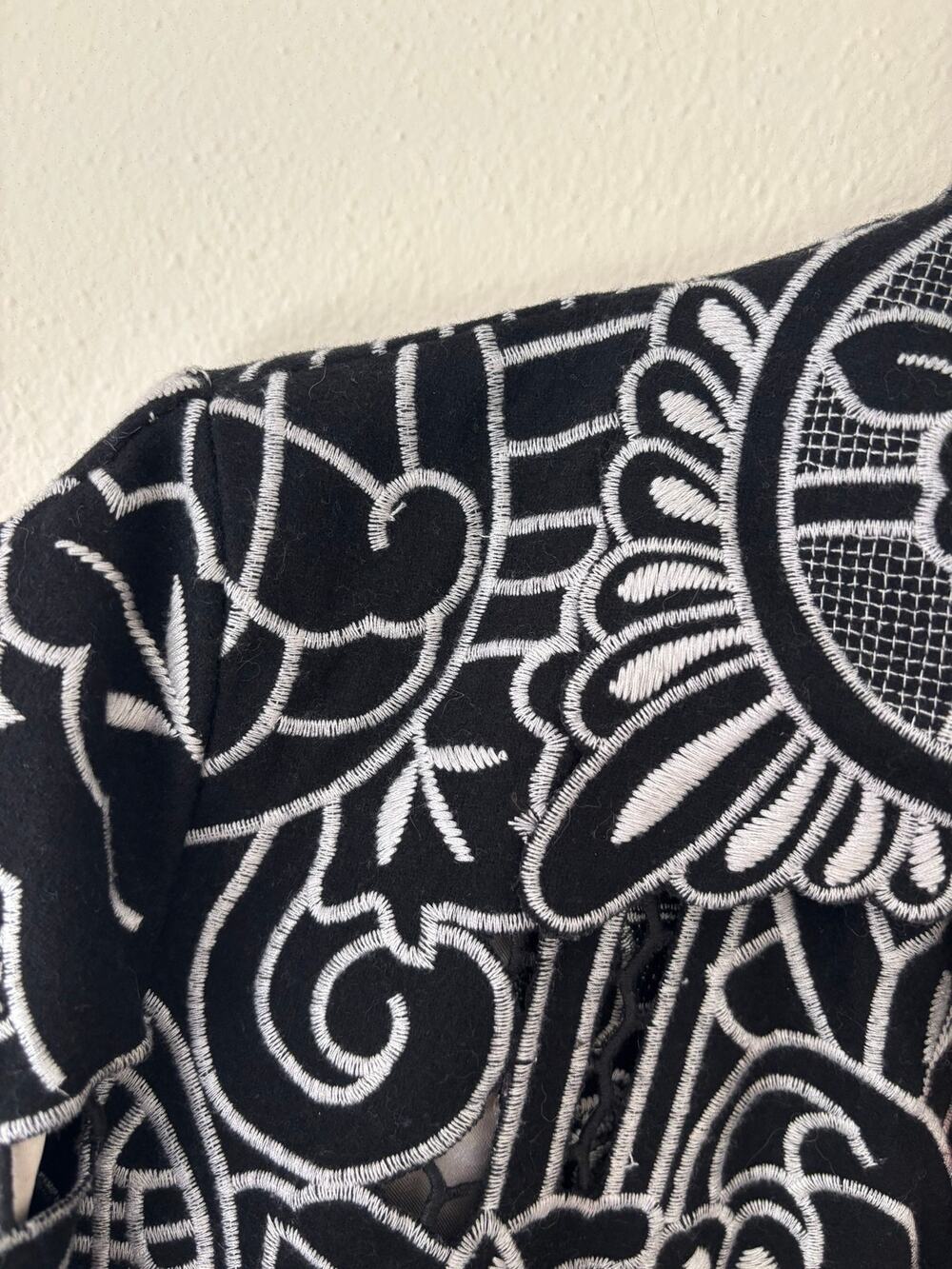 Max Mara Embroidered Cutwork Floral Jacket Coat Black White Size 38